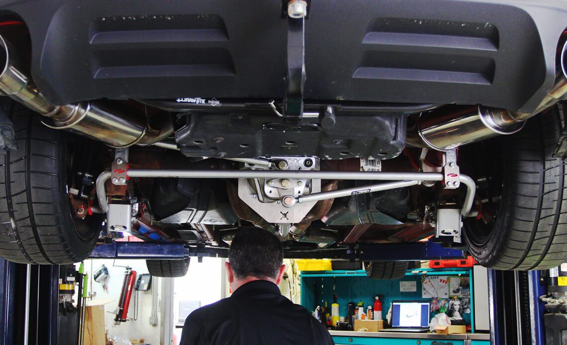Suspension Mythbusting: Solid Axle vs. IRS | Articles