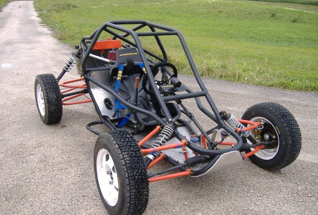 What kind of off roader is this? Finding very mixed results. I'd like to build one but don't know what to look for when researching. : motorsports