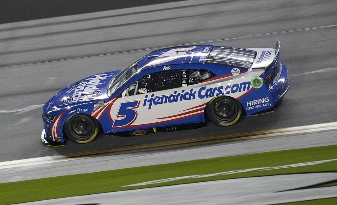 Larson takes Daytona 500 pole, Villeneuve guaranteed starting slot