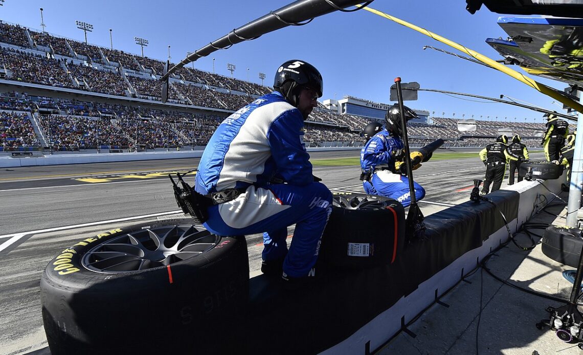 Pit crews were "the story of the day" at Fontana Cup race