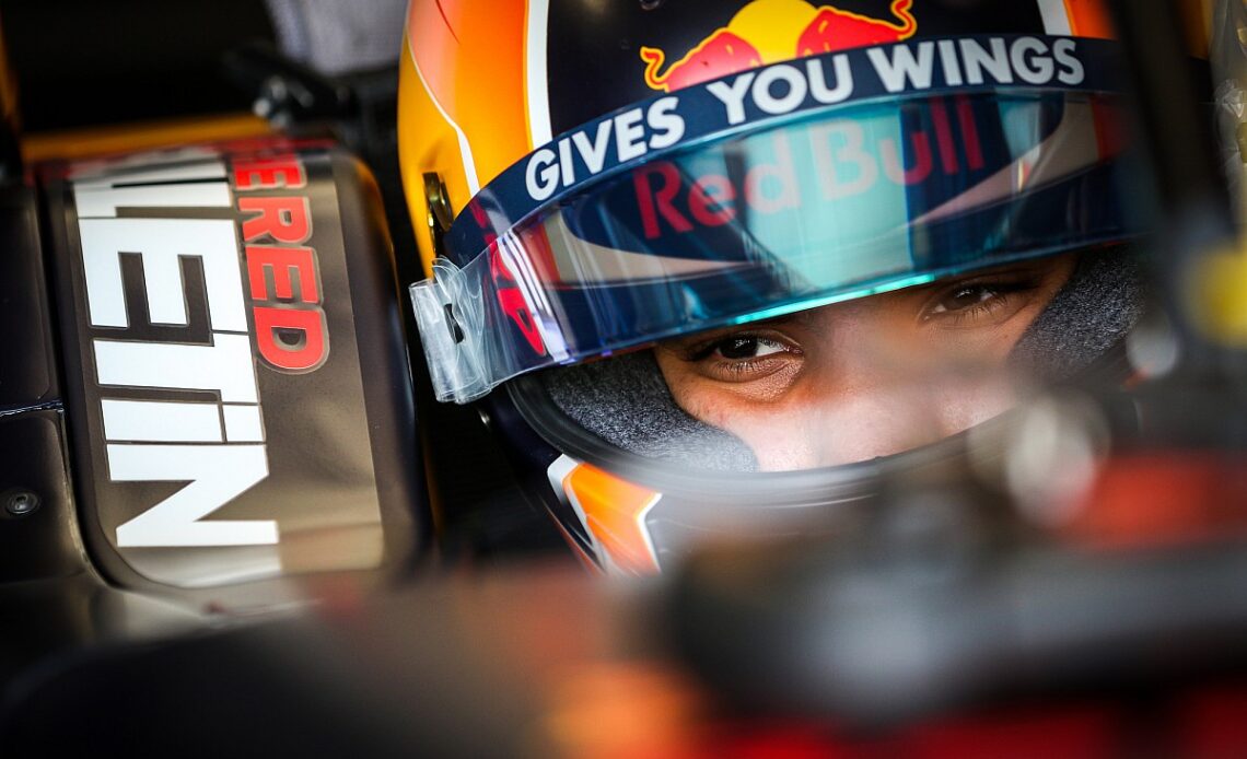 Daruvala tops first day of 2022 FIA F2 testing in Bahrain