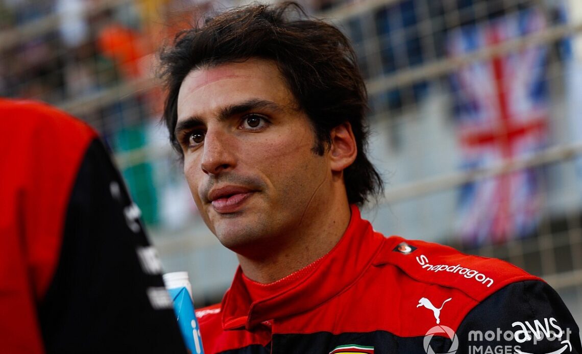 Sainz reaches agreement over new Ferrari F1 contract