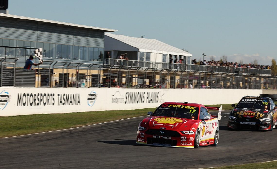 Tasmania Supercars: Davison sets practice record