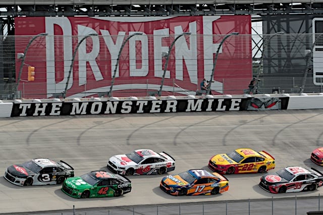 Austin Dillon at the front of a pack at Dover International Speedway, the Monster Mile. 2020 Cup race NKP