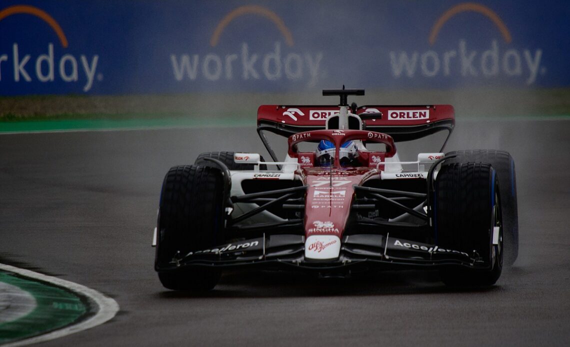 Bottas changes F1 chassis after qualifying exhaust damage