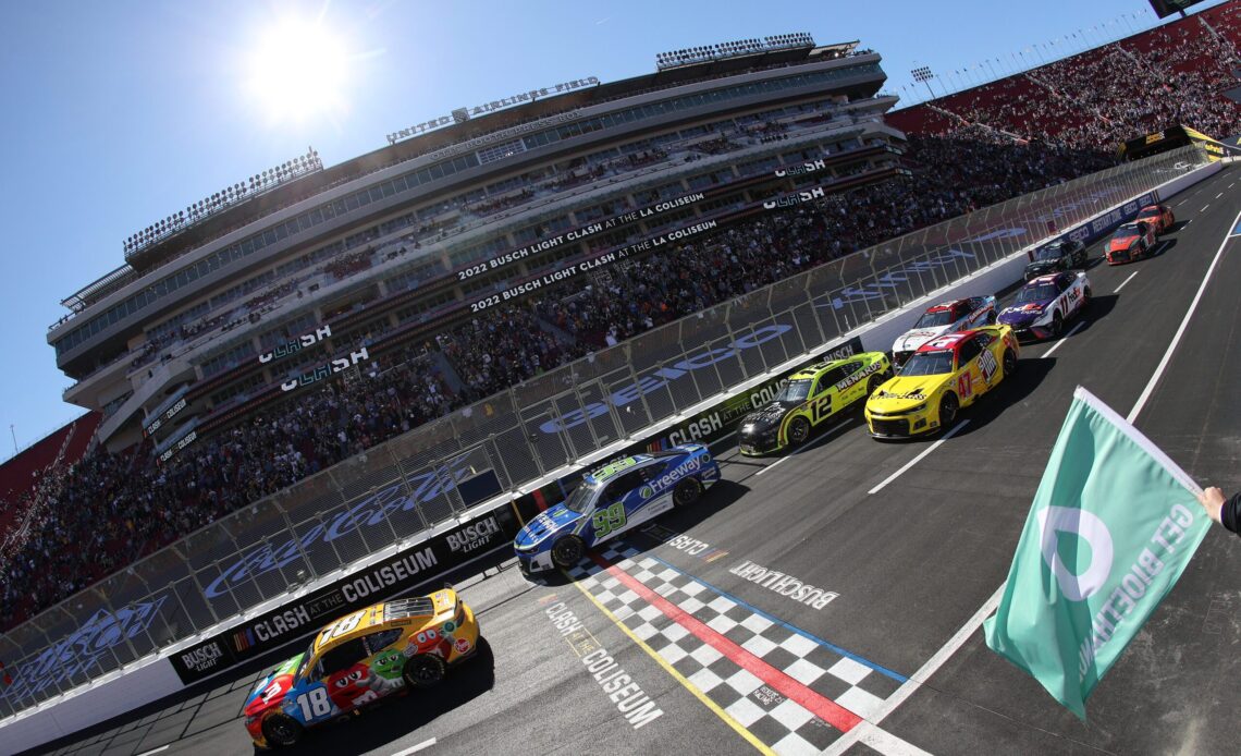 Kyle Busch takes the green flag to kick off the NASCAR Busch Clash heat races at the LA Colusseum.