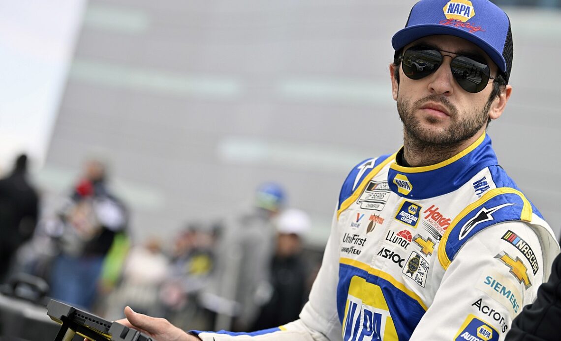 Chase Elliott rockets to the pole for Martinsville Cup race