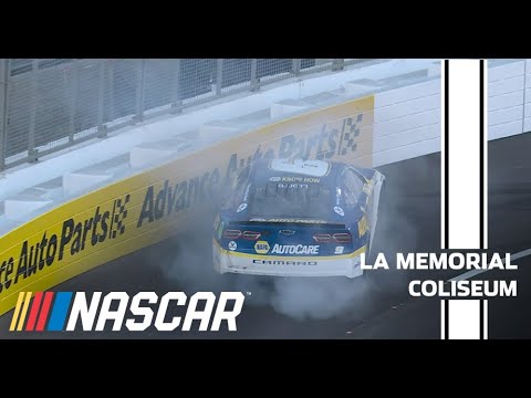 Chase Elliott spins in front of Ryan Blaney at The Busch Light Clash | NASCAR