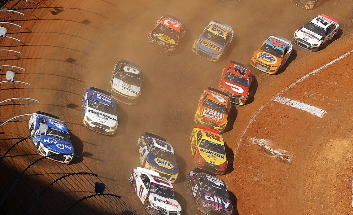 Drivers say "multiple grooves" possible in Bristol dirt race