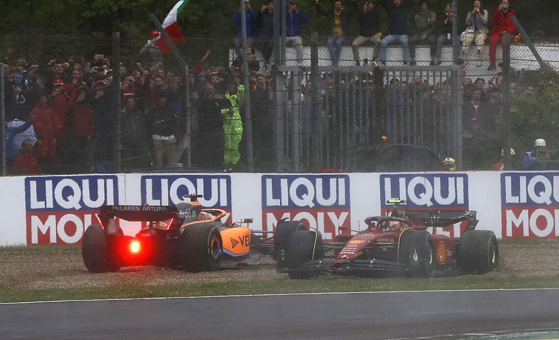 Ferrari F1 mechanics welcomed Ricciardo apology, says Sainz