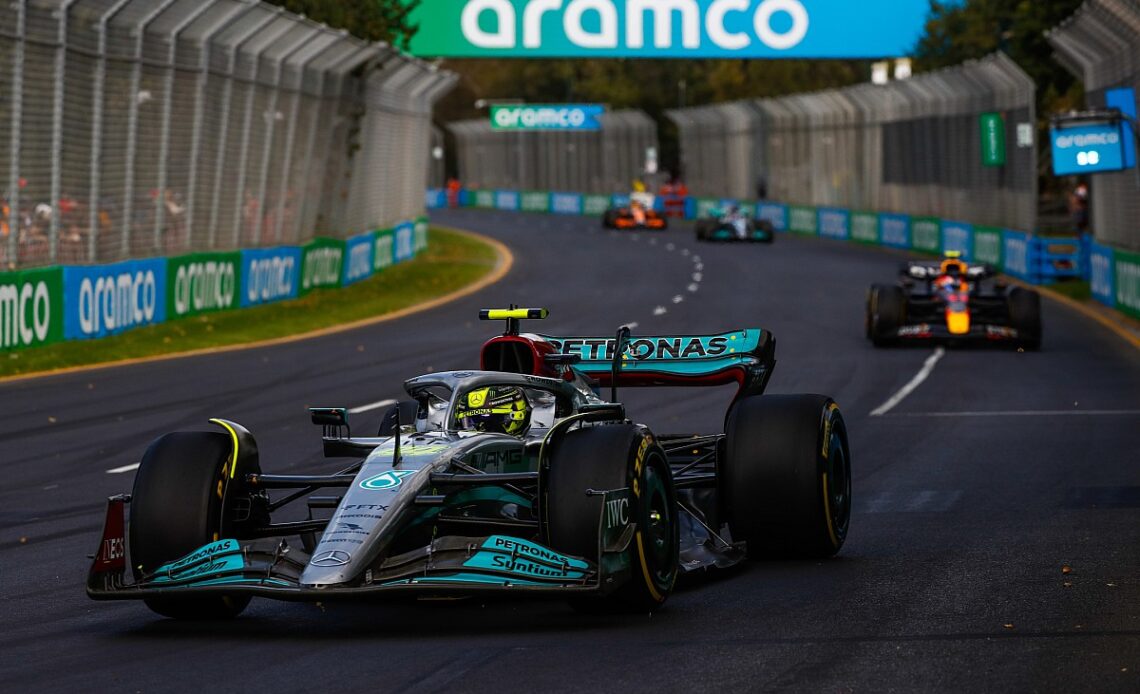 Hamilton explains "difficult position" F1 radio message