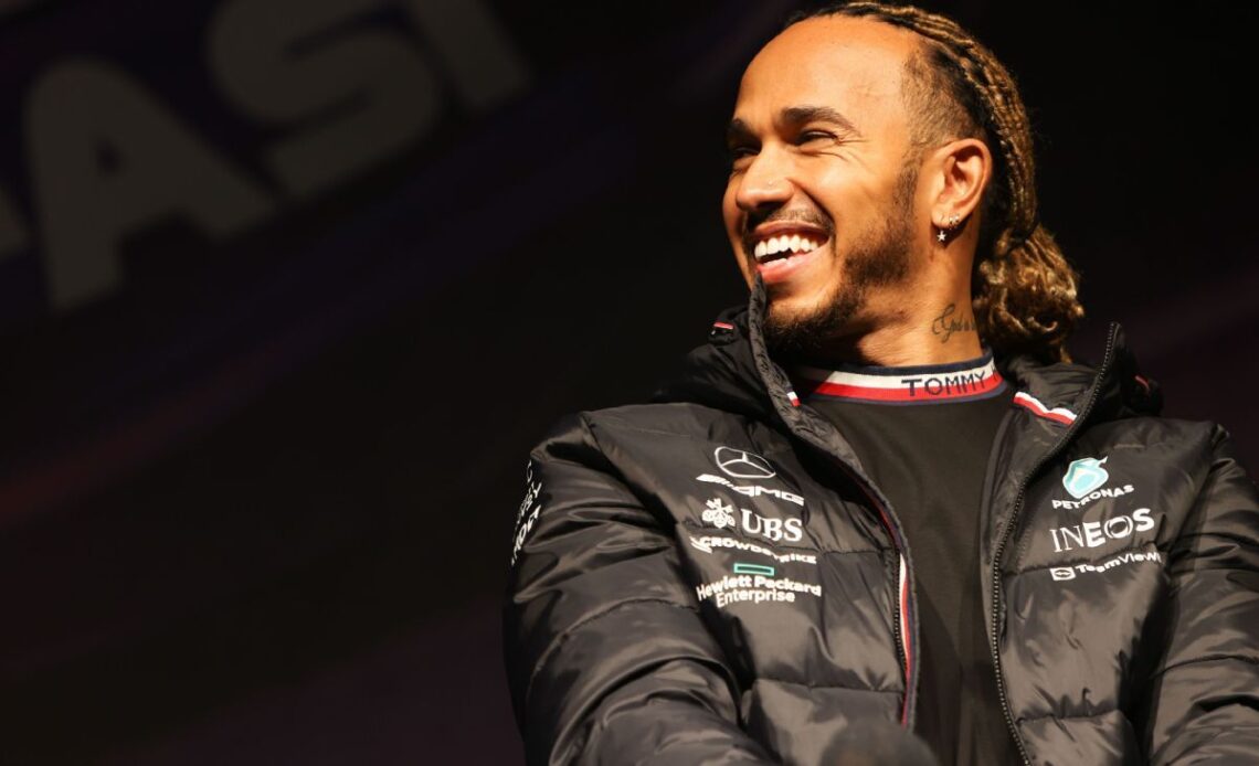 Lewis Hamilton defiant in face of F1 jewellery ban