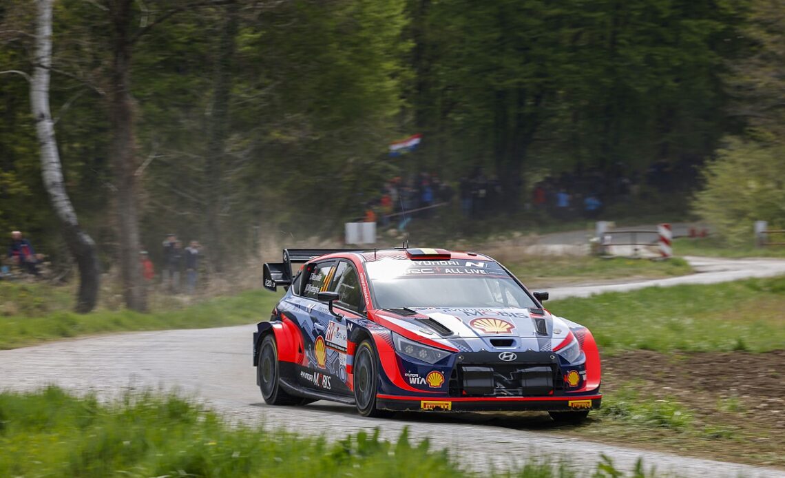 Neuville receives time penalty denting podium hopes