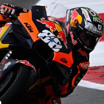 Oliveira sends home fans wild as Quartararo rescues Yamaha