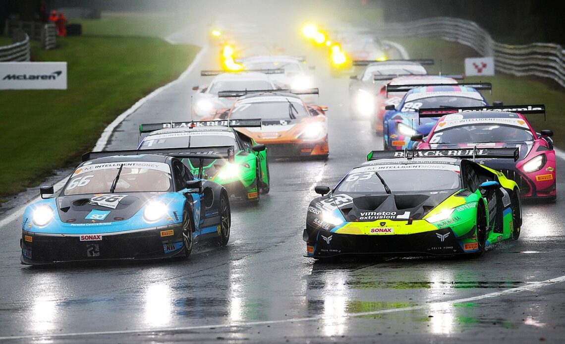 Reigning British GT champions absent from 32-car 2022 entry list
