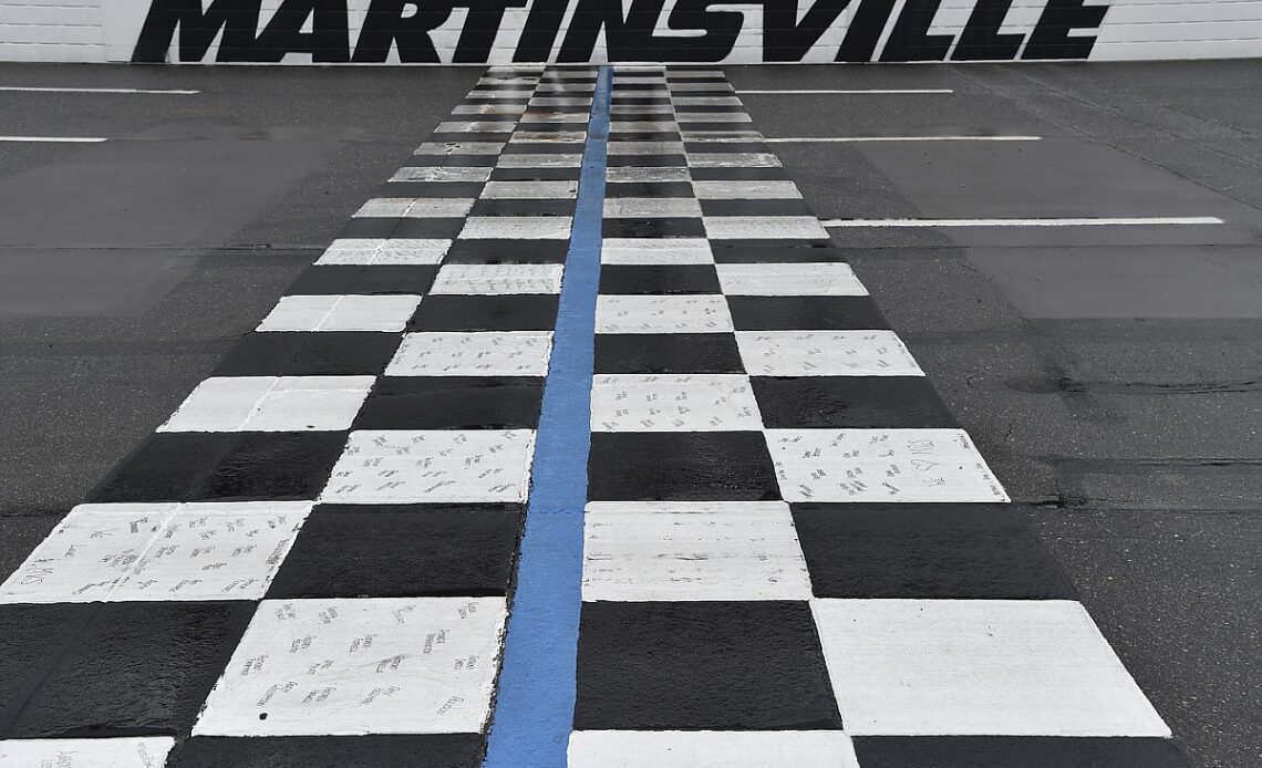 Start of NASCAR Cup race at Martinsville delayed by weather
