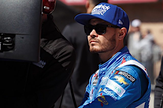 Kyle Larson with sunglasses, Auto Club Speedway 2022 NASCAR Cup Series, NKP