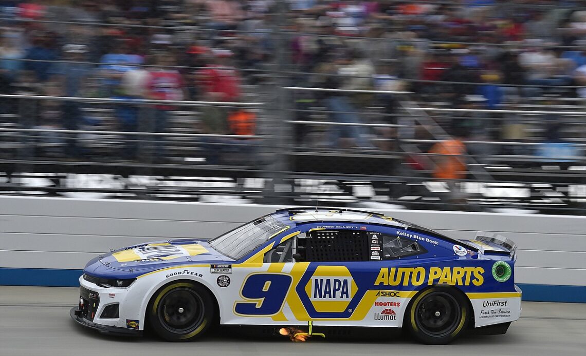 Elliott tops Stenhouse to win rain-delayed Cup race at Dover