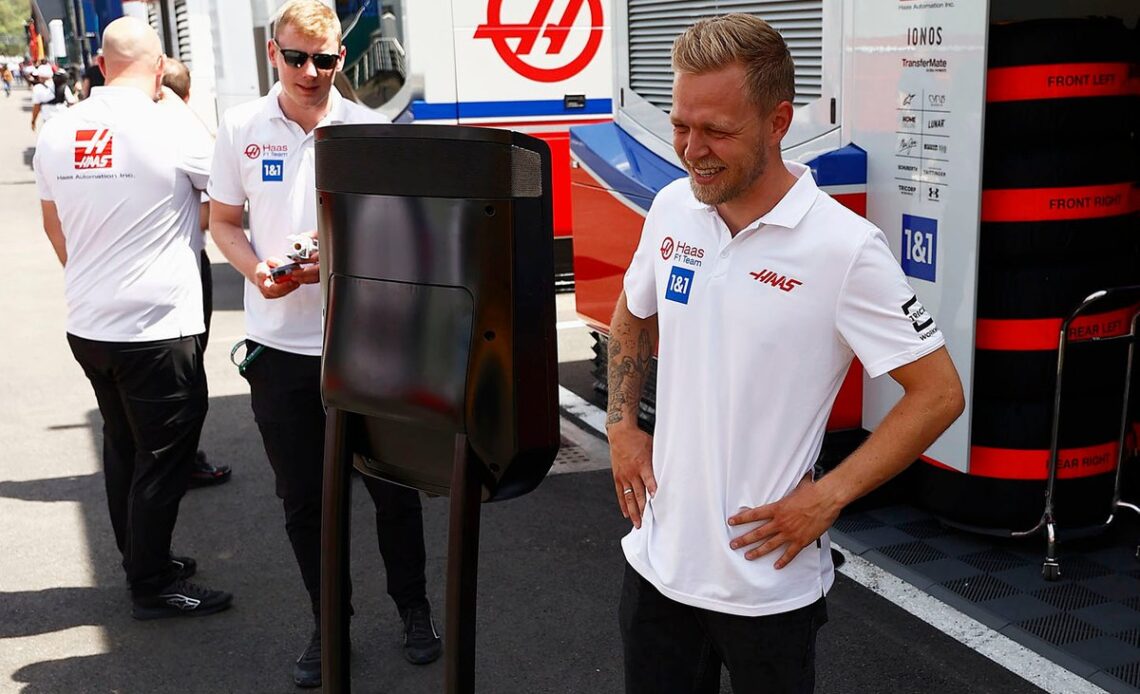 Kevin Magnussen, Haas with a paddock robot