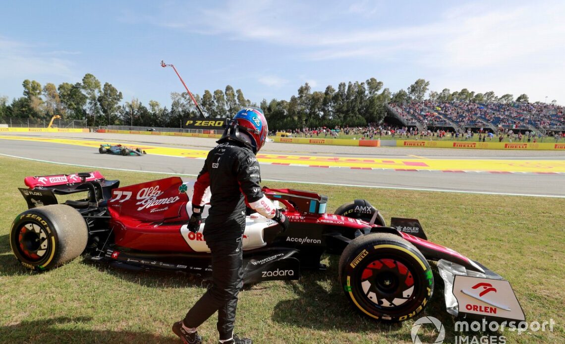 Valtteri Bottas, Alfa Romeo C42, parks up with a technical problem