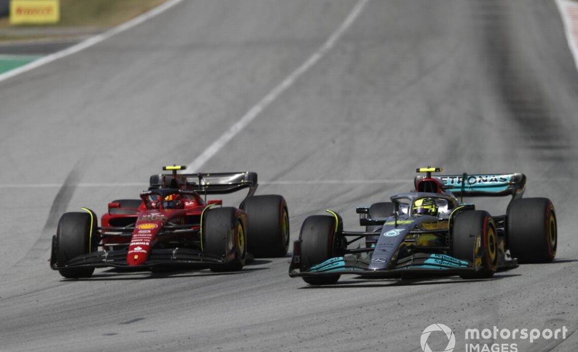 Carlos Sainz, Ferrari F1-75, battles with Lewis Hamilton, Mercedes W13