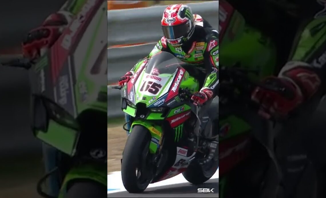 Jonathan Rea and Toprak Razgatlioglu BRAKE HARD!