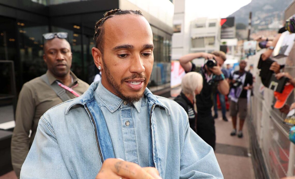 Lewis Hamilton clear to wear jewellery without FIA ban threat