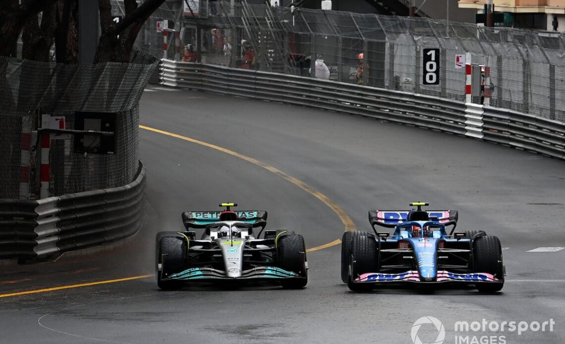 Lewis Hamilton, Mercedes W13, battles with Esteban Ocon, Alpine A522