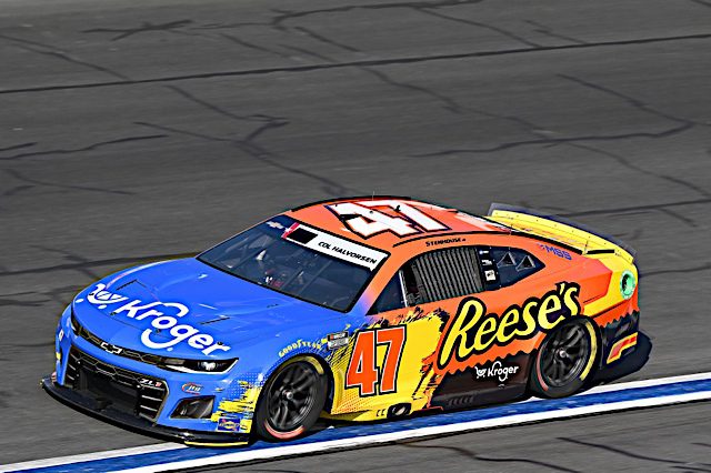 Ricky Stenhouse Jr Extends Career-Long Top-10 Streak In Coca-Cola 600