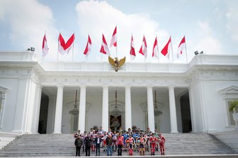 Jakarta MotoGP riders group photo with Joko Widodo, President of Indonesia