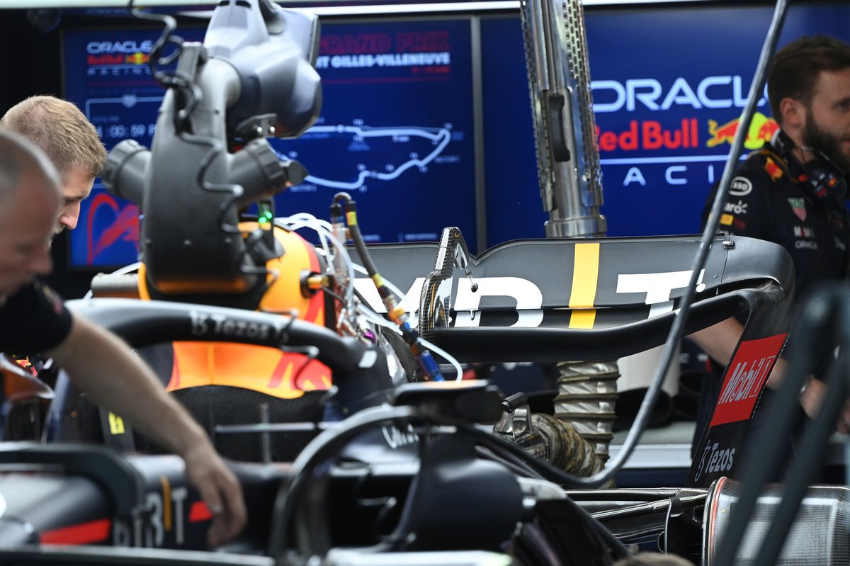 Red Bull Racing RB18 rear wing