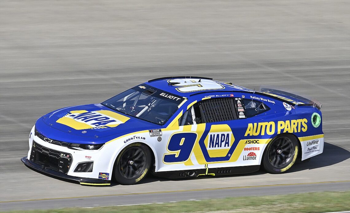 Chase Elliott tops Kurt Busch in marathon Nashville Cup race