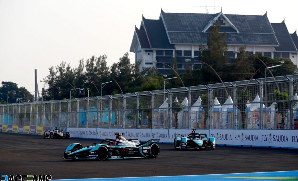 Evans hunts down Vergne to win Jakarta EPrix · RaceFans