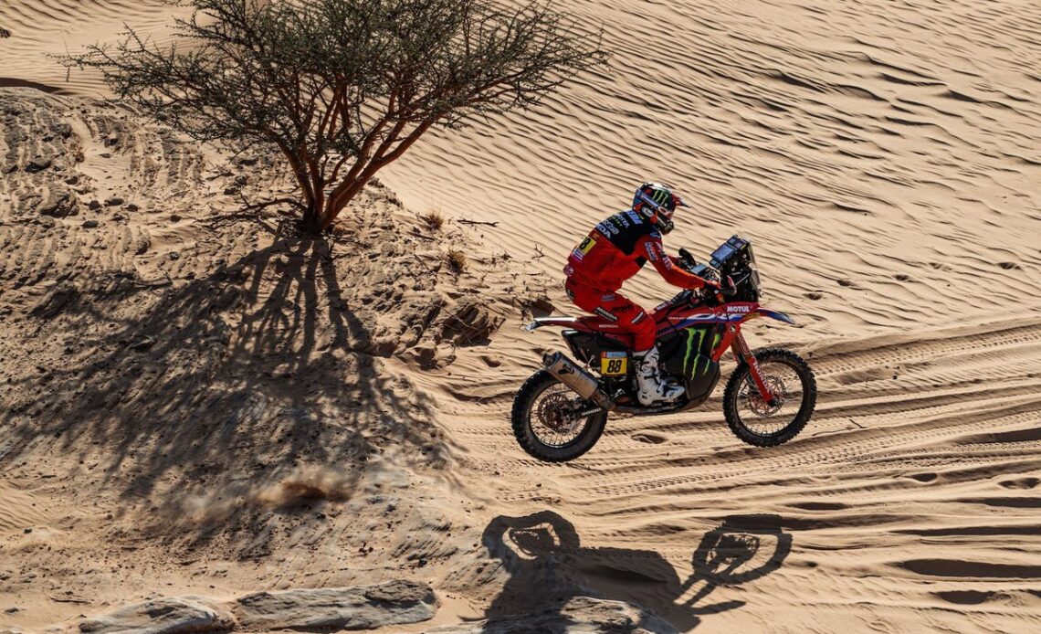 Ex-Yamaha rider van Beveren joins Honda for Dakar 2023