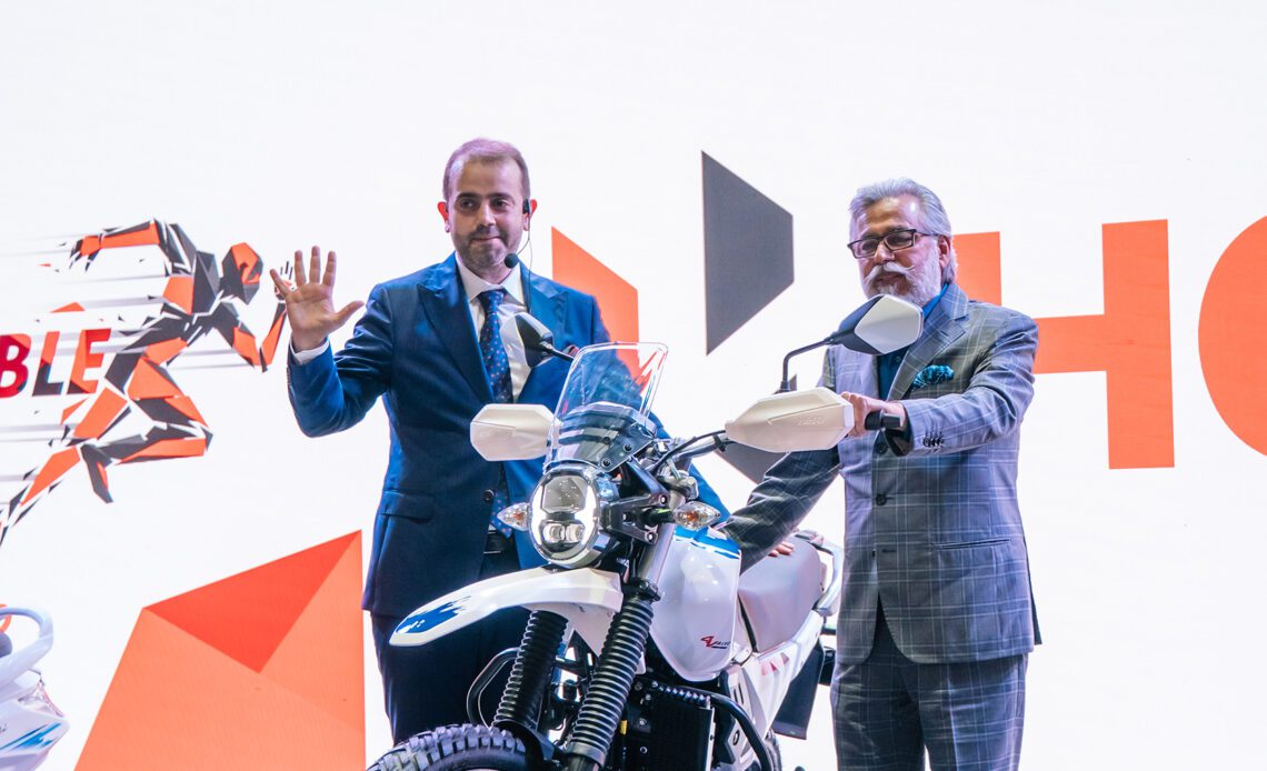220622 Dr._Pawan_Munjal,_Chairman_and_CEO,_Hero_MotoCorp_introduced_three_new_products_–_the_Xpulse_200_4V_motorcycle_and_Dash_110_&_Dash_125_scooters_in_Turkiye_today