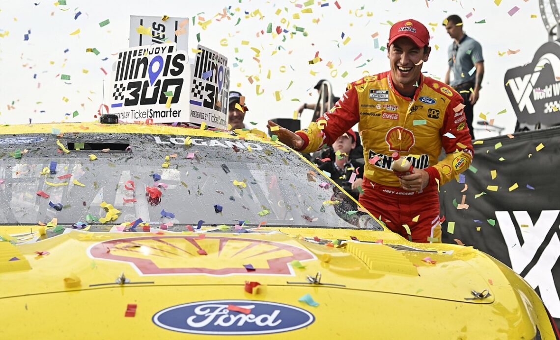Joey Logano outduels Kyle Busch for inaugural Gateway Cup win