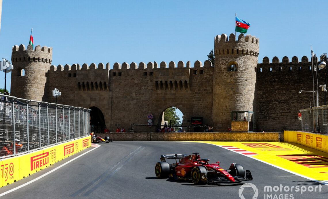 Charles Leclerc, Ferrari F1-75, Sergio Perez, Red Bull Racing RB18