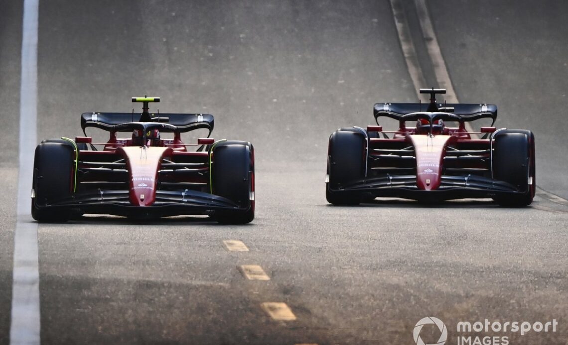 Carlos Sainz, Ferrari F1-75, Charles Leclerc, Ferrari F1-75