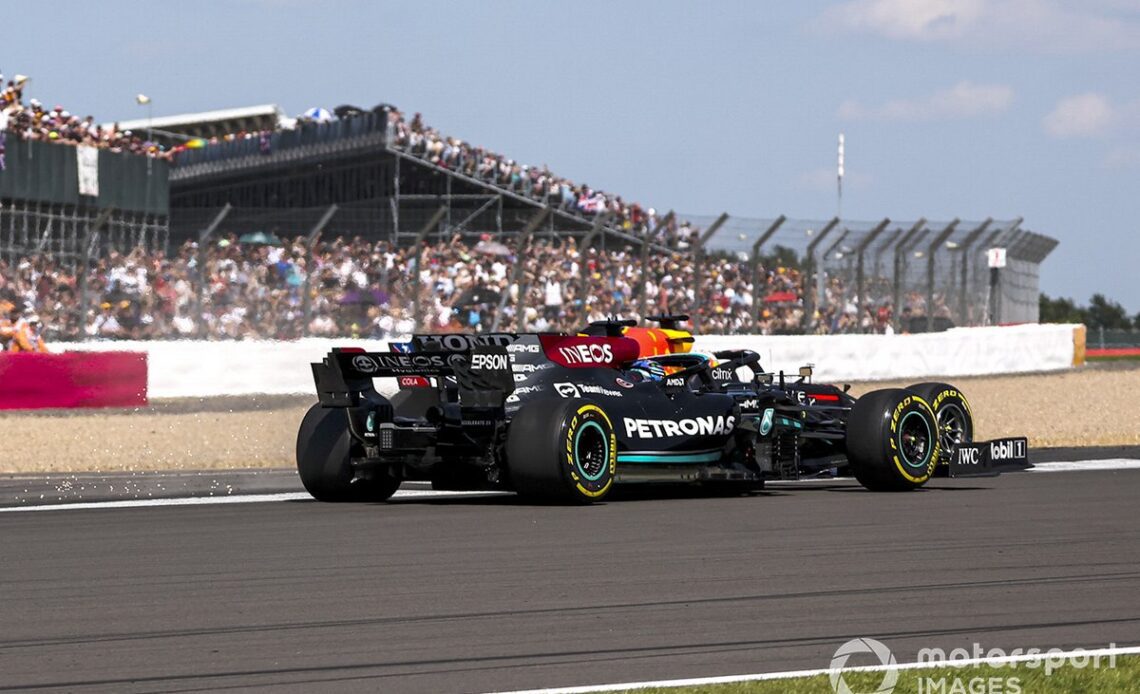 Max Verstappen, Red Bull Racing RB16B, Lewis Hamilton Mercedes W12
