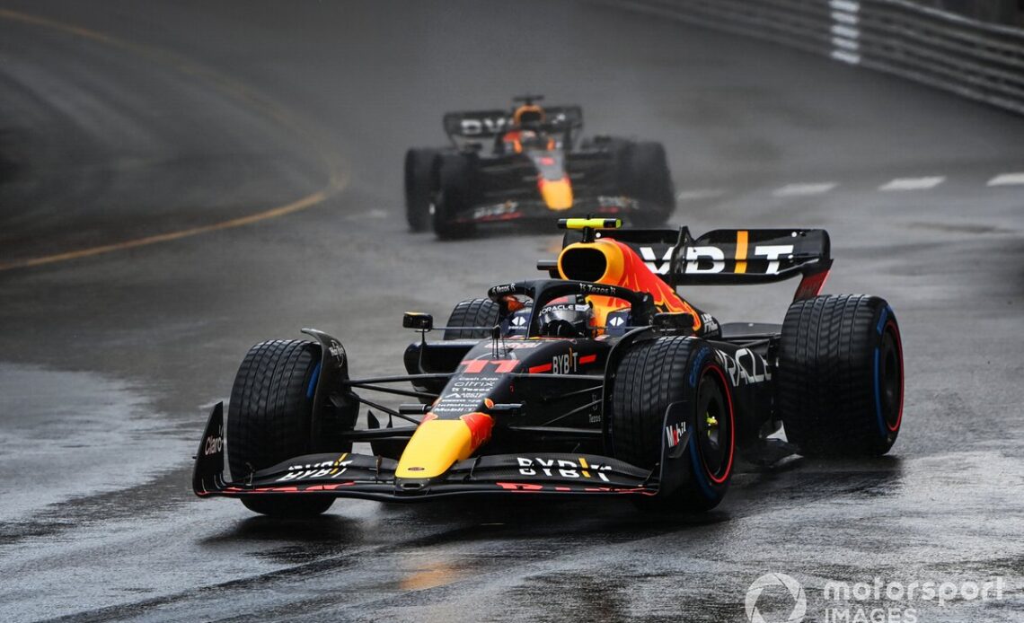 Sergio Perez, Red Bull Racing RB18, Max Verstappen, Red Bull Racing RB18