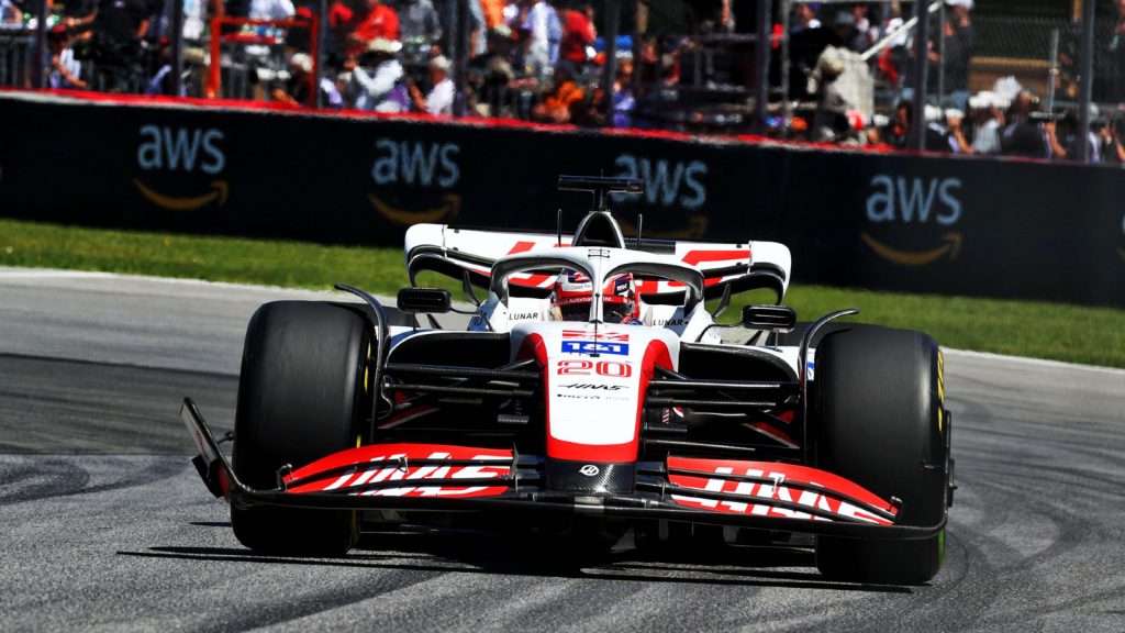 Romain Grosjean 'not impressed' by Kevin Magnussen flag incident