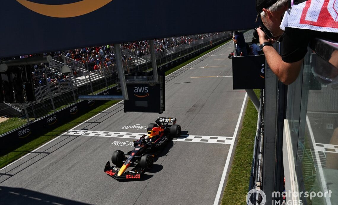 Max Verstappen, Red Bull Racing RB18, crosses the line