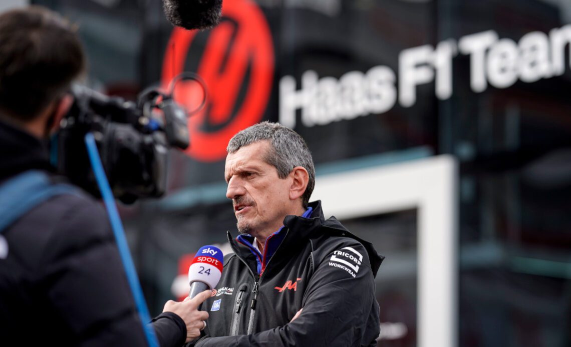 Guenther Steiner talks to the media in testing. Barcelona February 2022