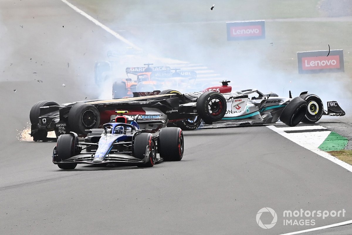 The accident involving Zhou Guanyu, Alfa Romeo C42, George Russell, Mercedes W13 at the start of the race