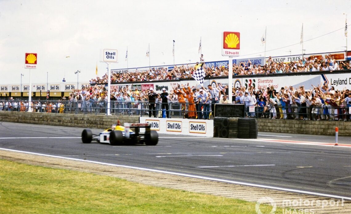 Race winner Nigel Mansell, Williams FW11B Honda