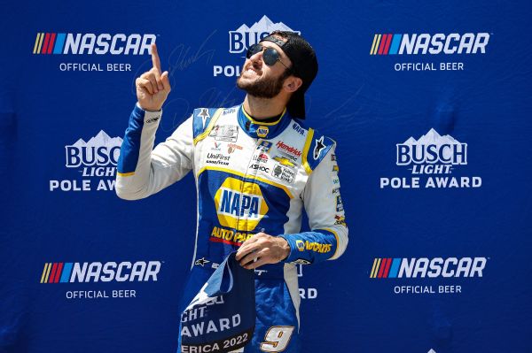 Chase Elliott wins pole as he gets set to defend Road America title