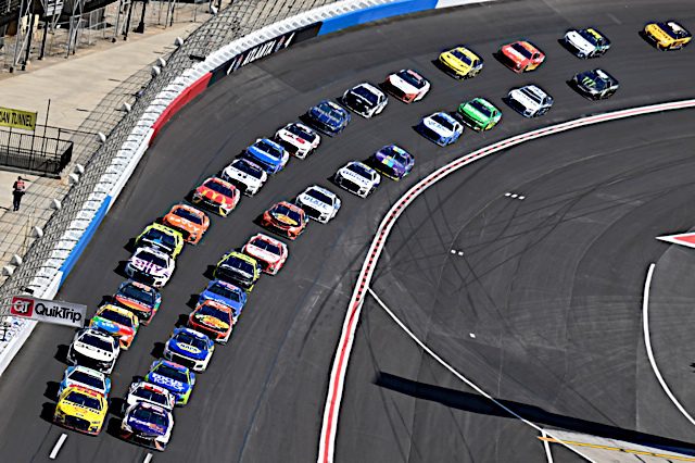 A pack of NASCAR Cup Series cars races at Atlanta Motor Speedway, March 2022. Photo: NKP