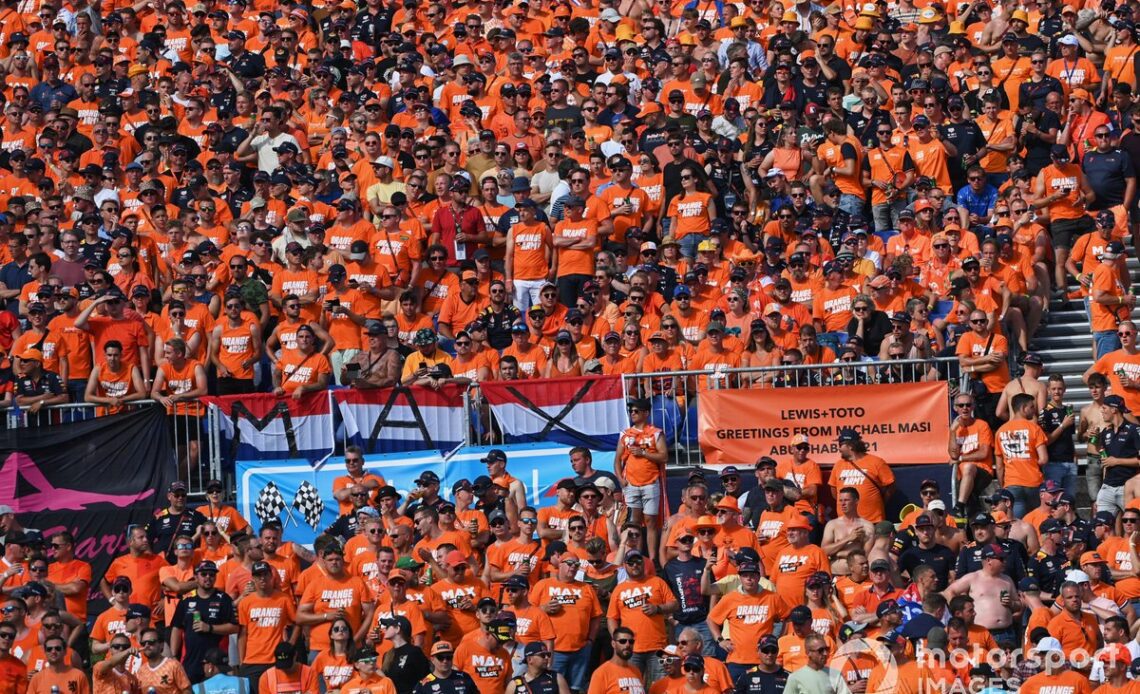 Dutch fans turn the grnadstands orange