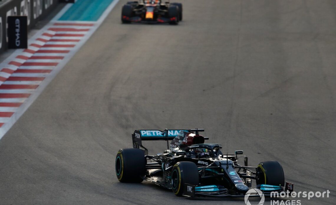 Lewis Hamilton, Mercedes W12, Max Verstappen, Red Bull Racing RB16B