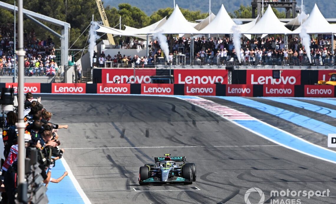 Lewis Hamilton, Mercedes W13, 2nd position, crosses the line